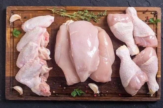 Thịt gà 'hỏng' nguy cơ nhiễm độc rất cao: 3 dấu hiệu nhận biết bạn cần quan tâm - Ảnh 2