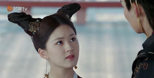 Những kiểu tóc cổ trang cồng kềnh nhất trên màn ảnh Hoa ngữ: Địch Lệ Nhiệt Ba bị 'dìm' vì quả đầu sừng trâu - Ảnh 21