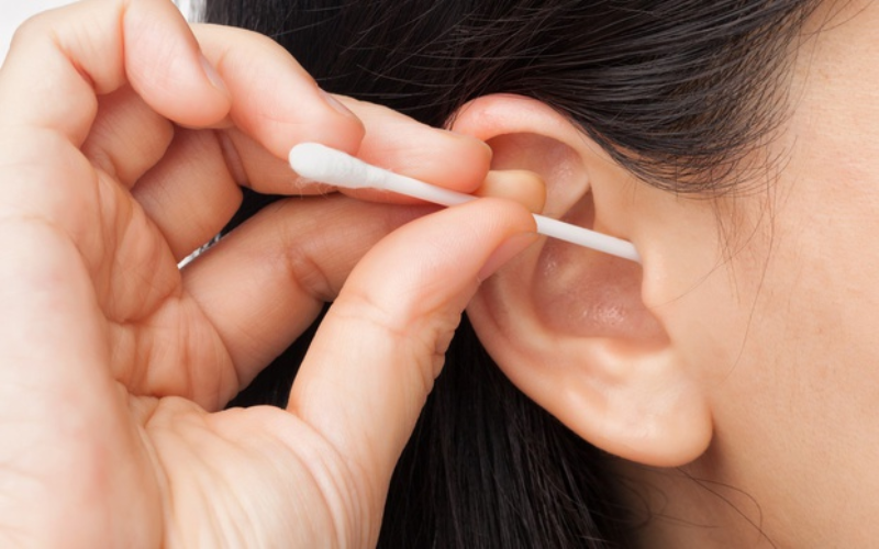 Đừng dùng tăm bông để ngoáy tai, bác sĩ tiết lộ 3 hậu quả lớn có thể gặp phải trong đó có nguy cơ thủng màng nhĩ - Ảnh 1
