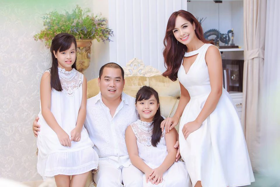 Loạt gia đình sao Việt đón một bề con gái: Vân Trang niềm vui nhân 3, các 'cô chiêu' ai cũng xinh đẹp - tài năng - Ảnh 8