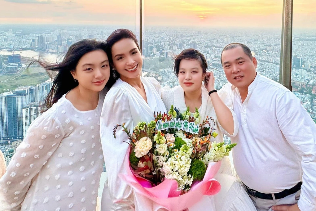 Loạt gia đình sao Việt đón một bề con gái: Vân Trang niềm vui nhân 3, các 'cô chiêu' ai cũng xinh đẹp - tài năng - Ảnh 9