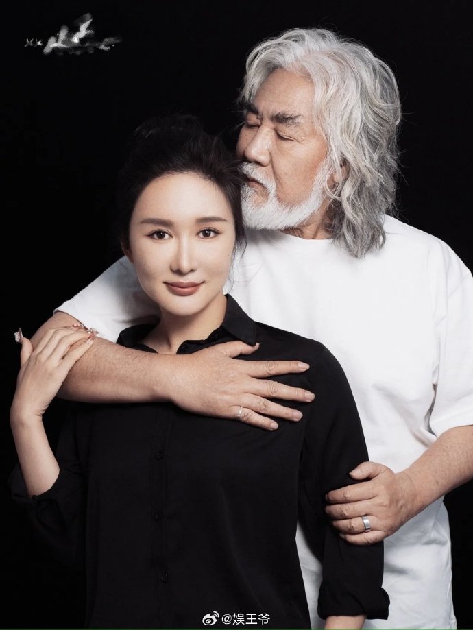 Đạo diễn 'Thiên Long Bát Bộ' Trương Kỷ Trung khoe ảnh chụp cùng vợ, hãnh diện vì có bà xã xinh đẹp và giỏi giang - Ảnh 3