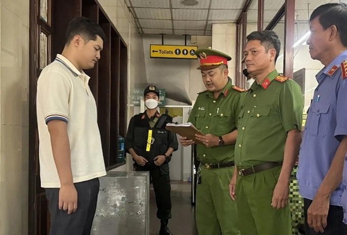 Nóng: Con trai ông chủ nhà xe Thành Bưởi chính thức bị khởi tố, bắt tạm giam  - Ảnh 1
