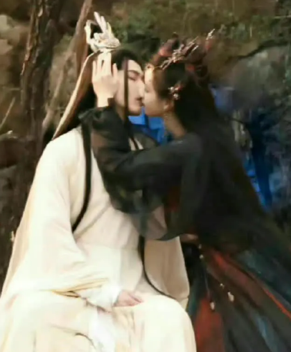 Phản ứng gây bất ngờ của Trần Đô Linh khi hôn bạn diễn Đặng Vi, không quên thú nhận điều này - Ảnh 2