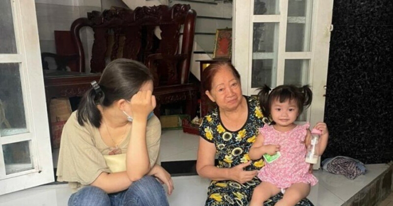 TP.HCM: Thương tâm bé gái 2 tuổi được mẹ nhờ trông giúp rồi bỏ đi  - Ảnh 1
