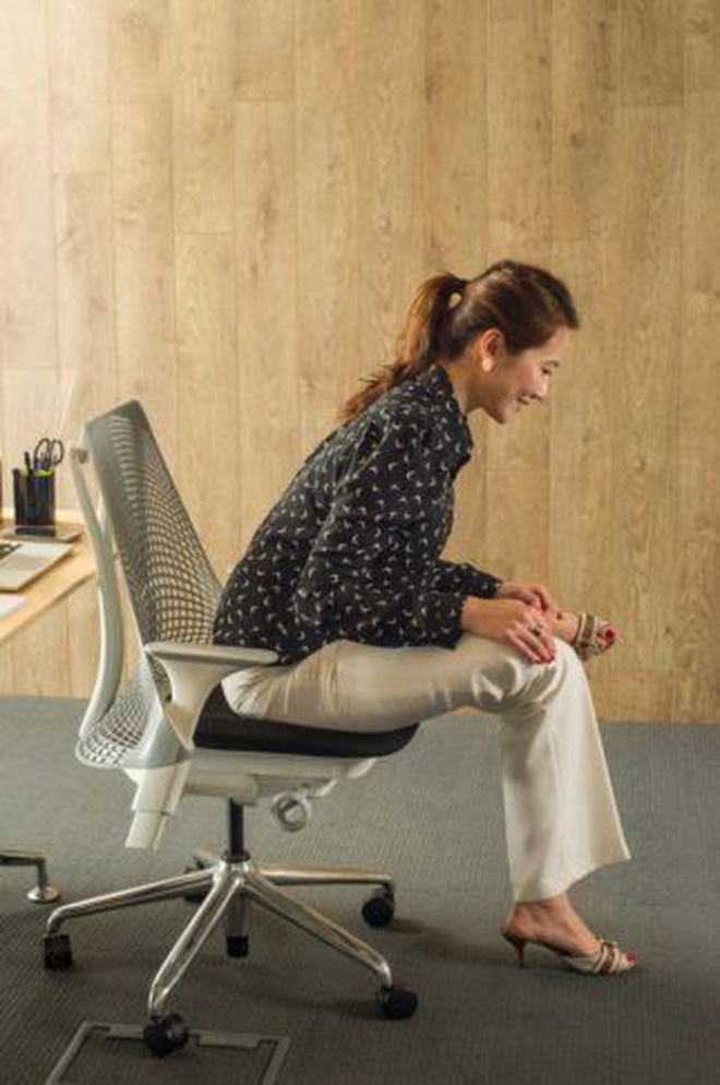 Dân văn phòng ngồi nhiều luôn đối mặt với tình trạng đau lưng khó chịu và đây là cách giải quyết hiệu quả - Ảnh 6