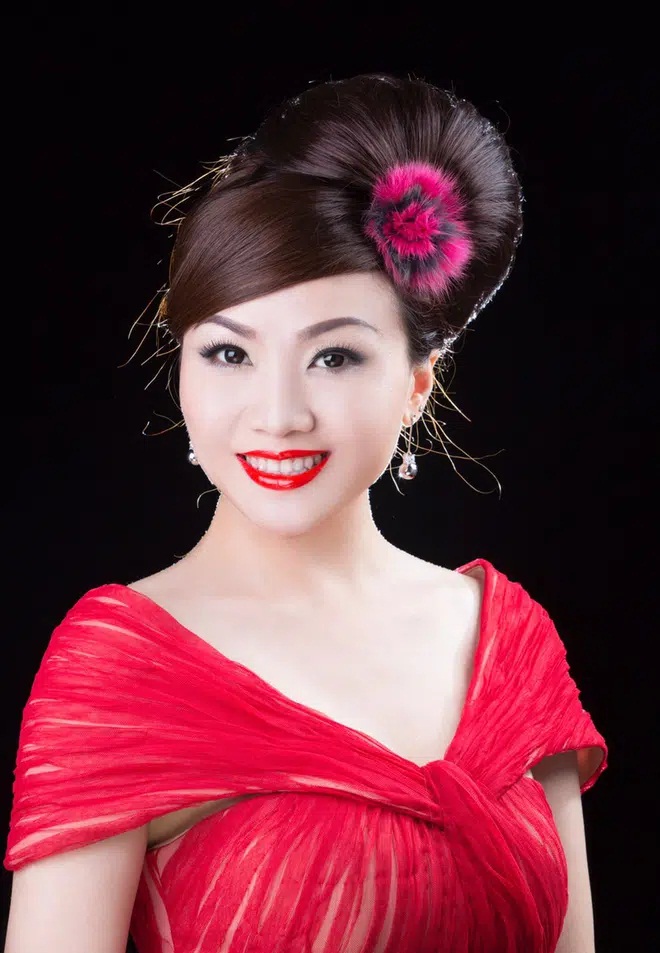 Nhan sắc thời trẻ và điều ít biết về 'Nữ hoàng nhạc sến miền Tây' Hoàng Châu - Ảnh 4