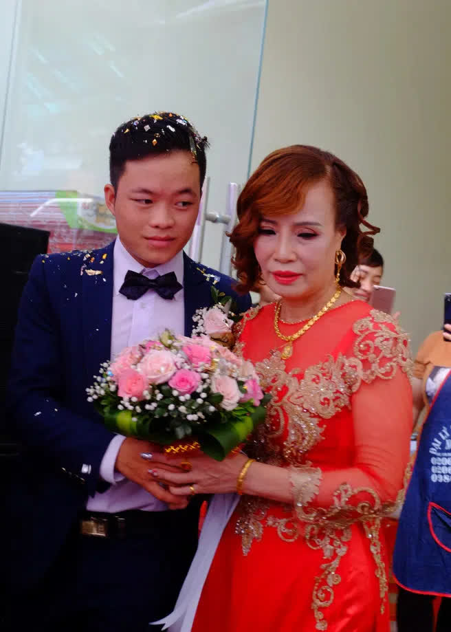 Sau nửa năm dao kéo, cô dâu 62 tuổi ở Cao Bằng tiết lộ diện mạo ở thời điểm hiện tại - Ảnh 1