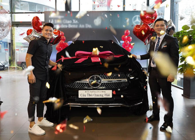 Quang Hải đưa Huỳnh Anh đi chơi trên xe Mercedes 2,4 tỷ, dân tình thích thú nhắc khéo nên 'đi dạo' Hồ Tây - Ảnh 3