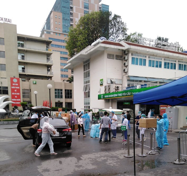 Bệnh viện Bạch Mai cử đoàn cán bộ tham gia phòng, chống dịch Covid-19 tại Đà Nẵng - Ảnh 1