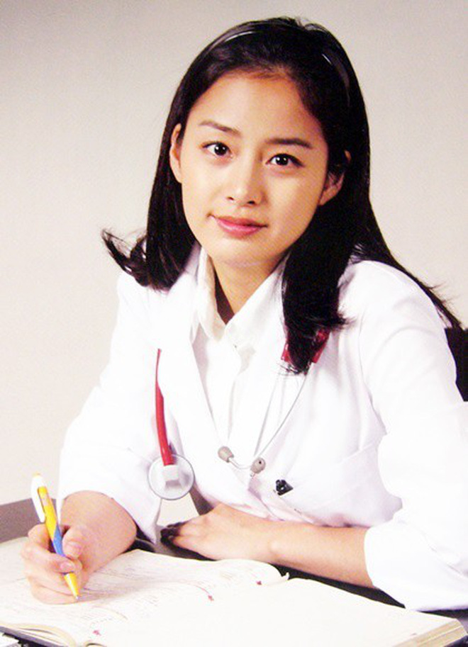 Hot lại bộ ảnh Kim Tae Hee thời sinh viên: Nhan sắc 'chấp' camera mờ nhòe, bảo sao thành nữ thần Đại học Quốc gia Seoul - Ảnh 2