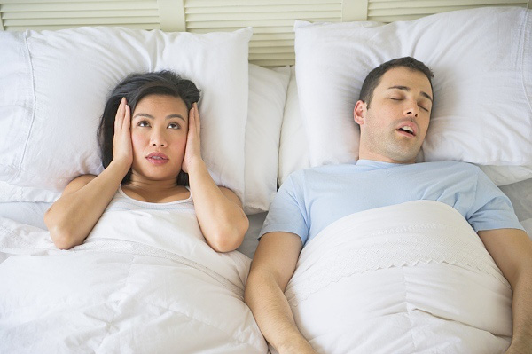 Cách chữa ngáy ngủ cực nhanh chỉ với 1 cây dứa đặt trong phòng - Ảnh 1