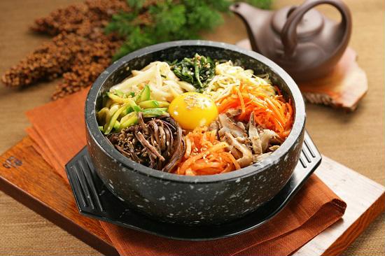 Cách làm cơm trộn Bibimbap đúng kiểu Hàn Quốc - Ảnh 1