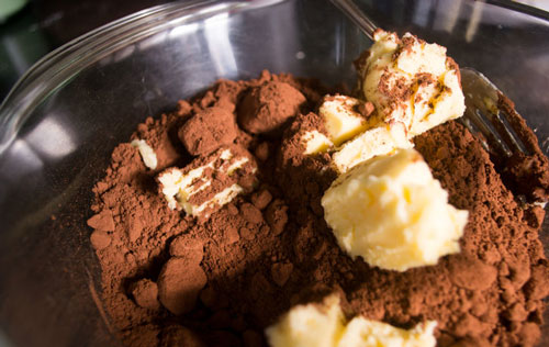 Đốn tim chàng với cách làm chocolate cực ngon cho ngày Valentine từ bột cacao - Ảnh 1