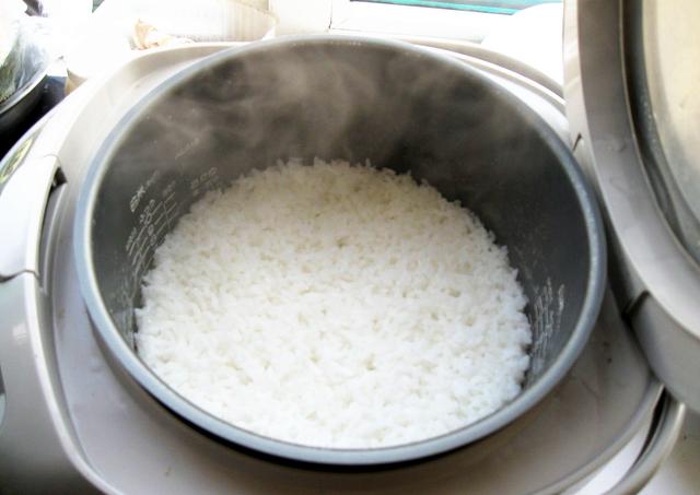 Đừng dùng nước máy để nấu, áp dụng ngay mẹo đơn giản này để cơm trắng ngon và giàu dưỡng chất hơn - Ảnh 3