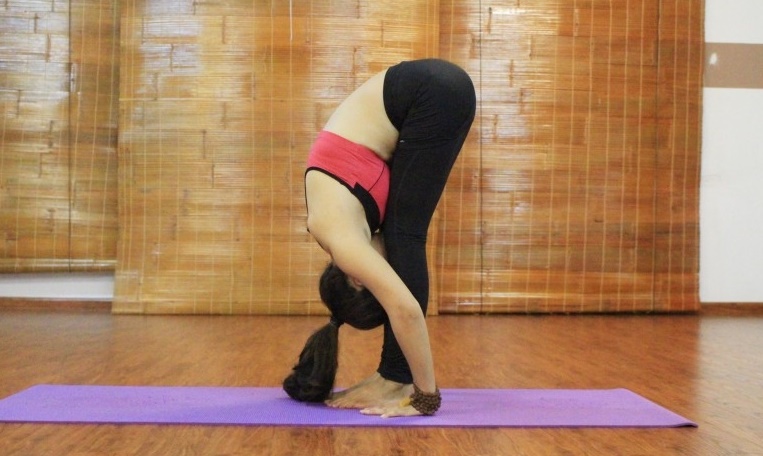 Chẳng cần thuốc tây, đau lưng đến mấy cũng chữa khỏi chỉ với 5 bài tập yoga đơn giản tại nhà - Ảnh 3