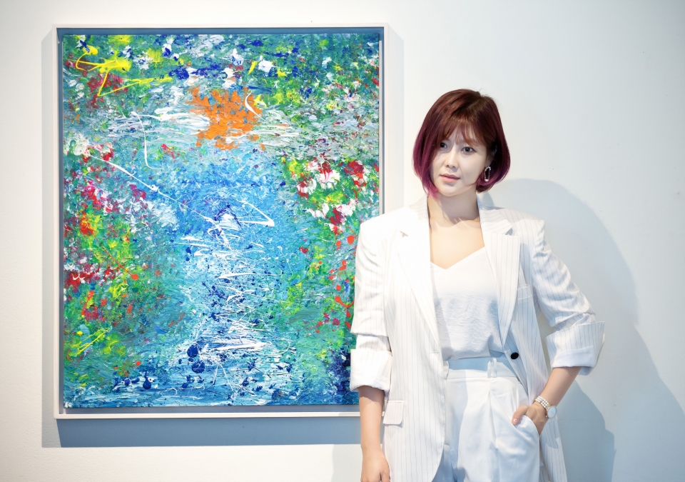 Loạt sao Hàn khiến người hâm mộ ngỡ ngàng với tài năng hội họa thiên bẩm, bán một bức tranh cũng đủ tiền tiêu cả năm - Ảnh 15