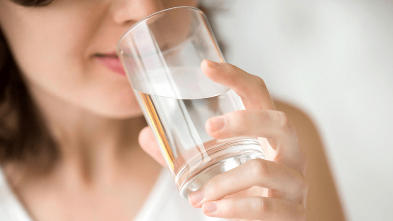 Nước không phải lúc nào cũng tốt cho cơ thể, 5 trường hợp cảnh báo bạn nên ngưng uống nước - Ảnh 1