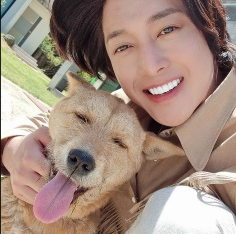 Mỹ nam 'Vườn sao băng' Kim Hyun Joong tận hưởng kỳ nghỉ ở đảo Jeju, cư dân mạng tò mò liệu đây có phải là chuyến thăm quê vợ của anh chàng hay không? - Ảnh 1