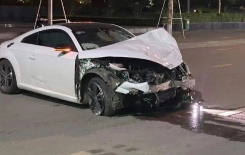 Chiếc Audi nát đầu sau vụ tông chết 3 người ở Bắc Giang, xe máy nạn nhân biến dạng hoàn toàn - Ảnh 8