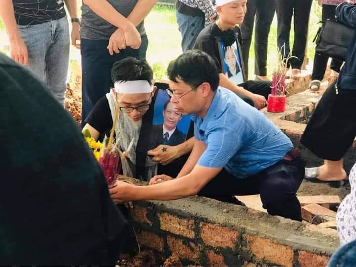 Thắt lòng giờ phút tiễn đưa 3 nạn nhân vụ tai nạn thảm khốc ở Bắc Giang về nơi an nghỉ: Cậu con trai nhỏ gục ngã trong khoảnh khắc cách biệt âm dương - Ảnh 3
