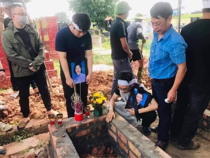 Thắt lòng giờ phút tiễn đưa 3 nạn nhân vụ tai nạn thảm khốc ở Bắc Giang về nơi an nghỉ: Cậu con trai nhỏ gục ngã trong khoảnh khắc cách biệt âm dương - Ảnh 7