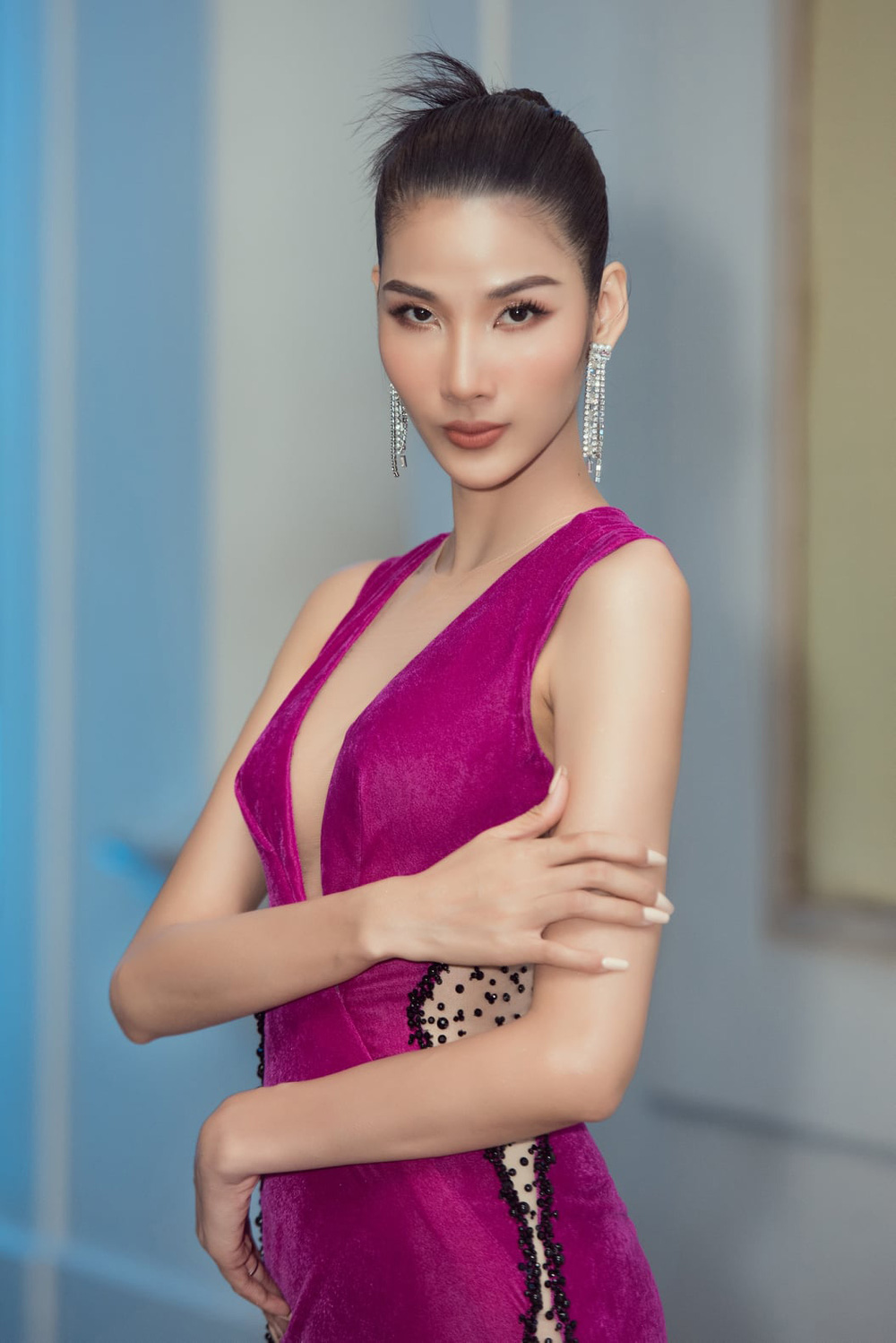Á hậu Hoàng Thùy tung ảnh bikini khoe dáng sexy nỏng bóng tuổi U30 - Ảnh 9