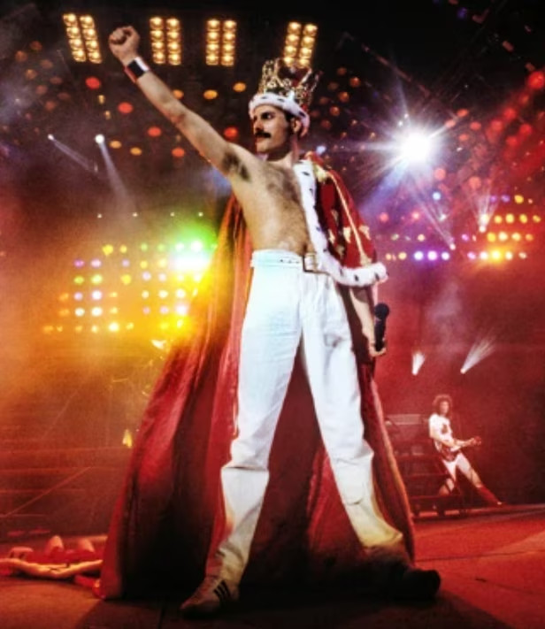 Phiên đấu giá vương miện và áo choàng của huyền thoại Freddie Mercury sắp diễn ra: Giá dự thầu dự kiến ​​là bao nhiêu? - Ảnh 1