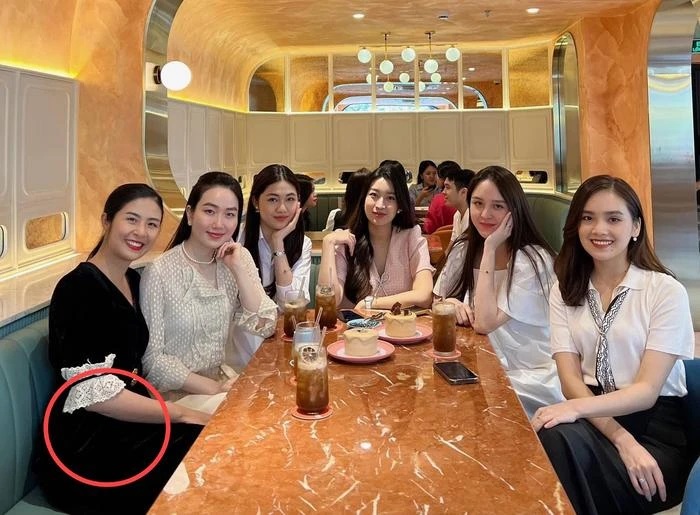 Trong 1 bức ảnh, netizen 'soi' có đến 2 nàng hậu vướng nghi vấn đang mang thai? - Ảnh 2