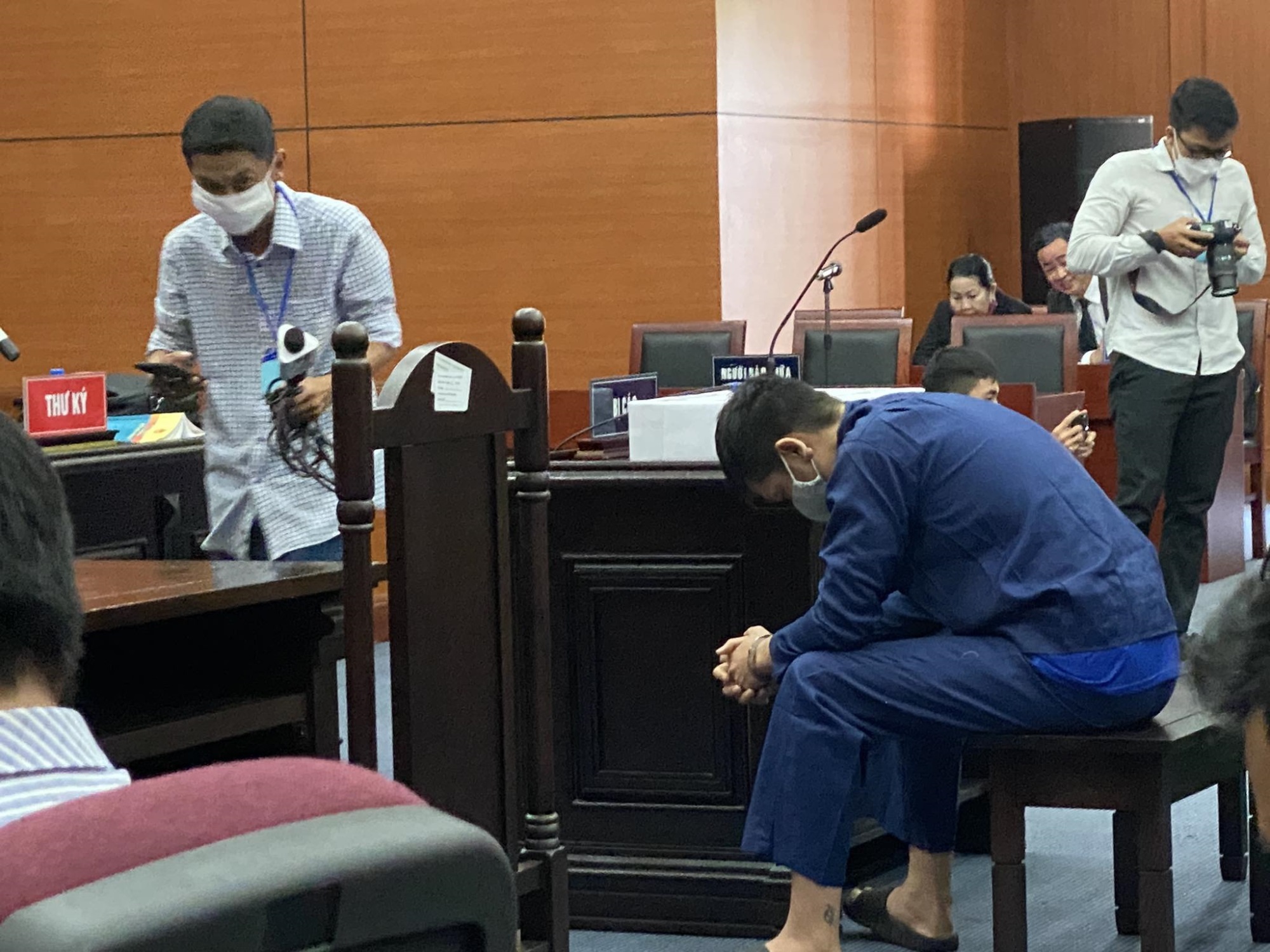 'Bố ruột bé gái 8 tuổi' Nguyễn Kim Trung Thái ân hận trong phiên toà: 'Đây là ký ức rất đáng sợ đối với bị cáo' - Ảnh 2