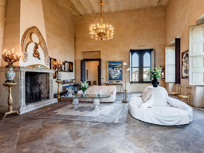 Bên trong tòa lâu đài phong cách Ý trong phim 'Bố già' được rao bán 6,6 triệu USD đẹp mê mẩn - Ảnh 11