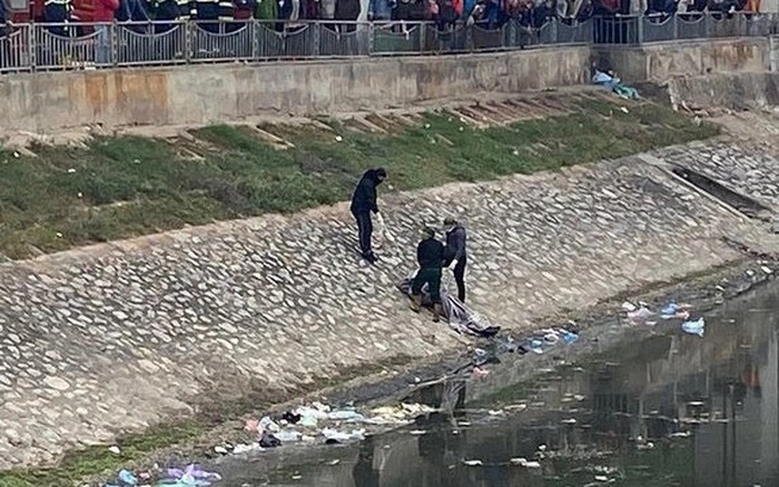 Hà Nội: Đã xác định danh tính người đàn ông chết trên sông Tô Lịch - Ảnh 2