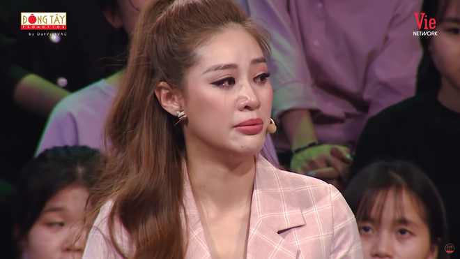 Hoa hậu Khánh Vân bật khóc: Ba tôi phải bươn chải, kiếm từng đồng một - Ảnh 2