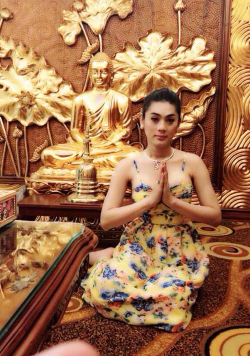 Thời trang sao Việt khi đi chùa: Hoàng Thùy bị phản ứng dữ dội, Phi Thanh Vân kém duyên - Ảnh 8