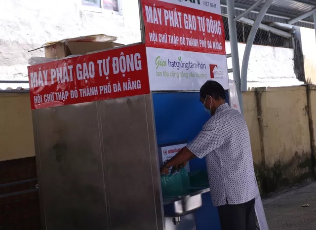 Cận cảnh 'ATM gạo' thông minh đặt lịch hẹn, mời người nghèo nhận gạo ở Đà Nẵng - Ảnh 8