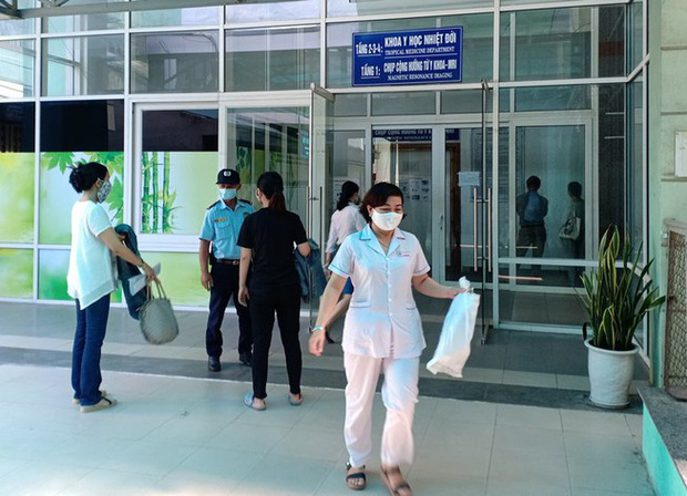 Hai bệnh nhân mắc Covid-19 ở Đà Nẵng đang phải thở máy - Ảnh 1