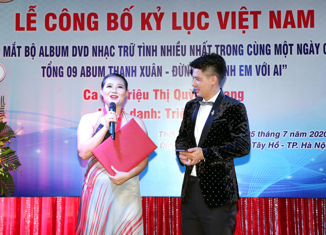 Vừa lập kỷ lục Guinness Việt Nam, nữ ca sĩ đã gây sốc vì được fan tặng nhà tiền tỷ, còn làm cả giấy sang tên - Ảnh 2