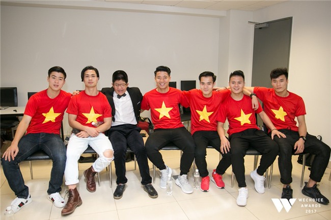 Ngắm những đôi giày 'cực chất' của dàn cầu thủ đẹp trai U23 Việt Nam - Ảnh 1