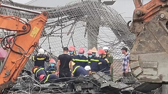 Bắc Ninh: Sập giàn giáo công trình xây dựng khiến 2 công nhân tử vong - Ảnh 2