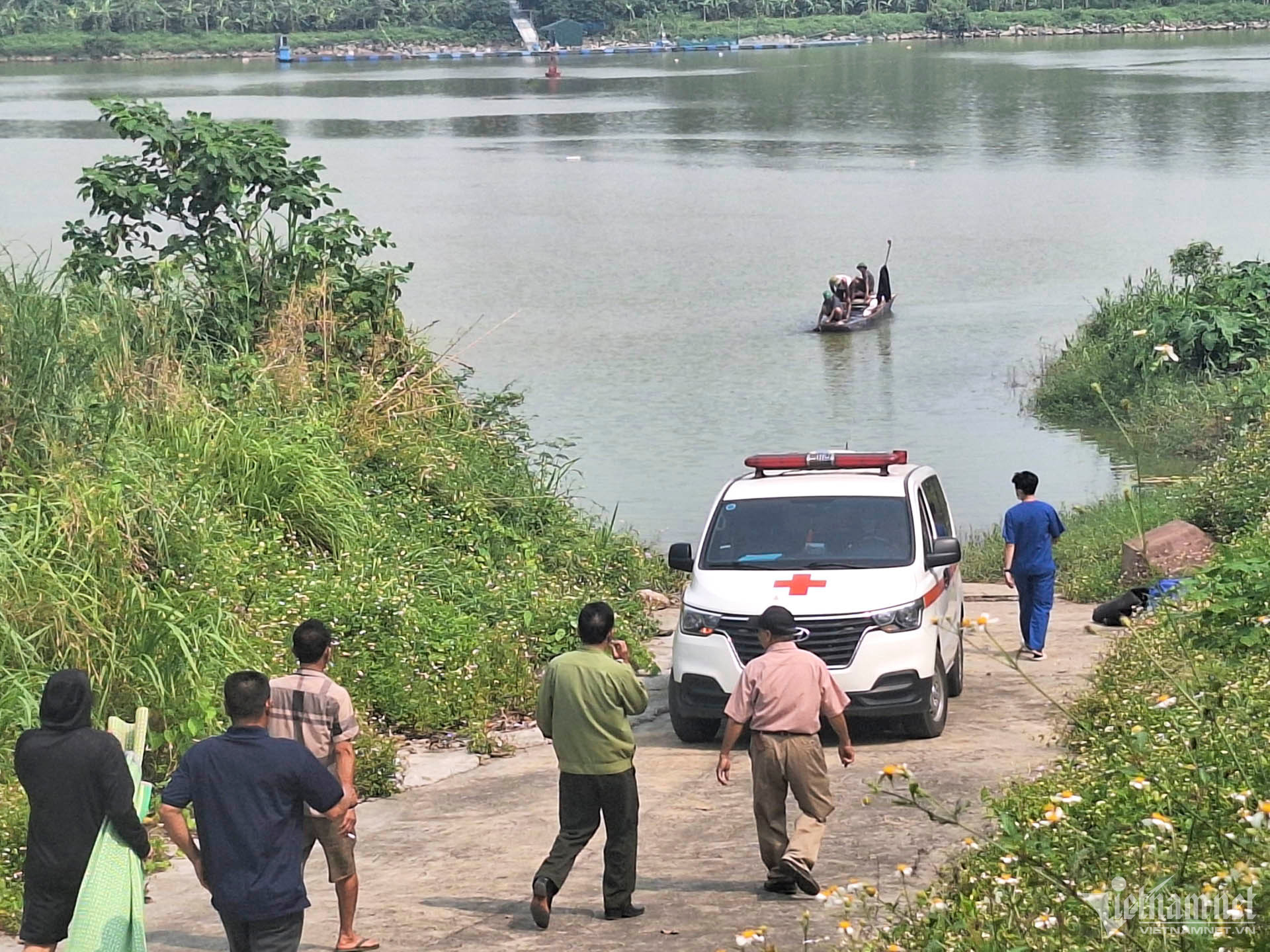 Tìm thấy thi thể 2 nữ sinh nghi nhảy cầu Kinh Dương Vương: Người trực tiếp trục vớt tiết lộ điều bất ngờ - Ảnh 1