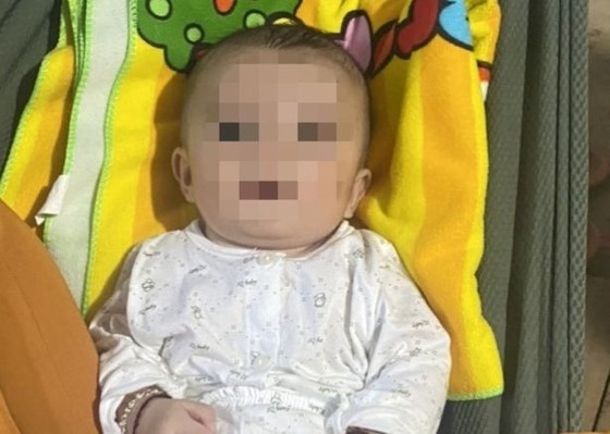Vụ bé trai 5 tháng tuổi bị bỏ rơi bên đường ở Bạc Liêu: Bà ngoại đã đến nhận cháu bé - Ảnh 1