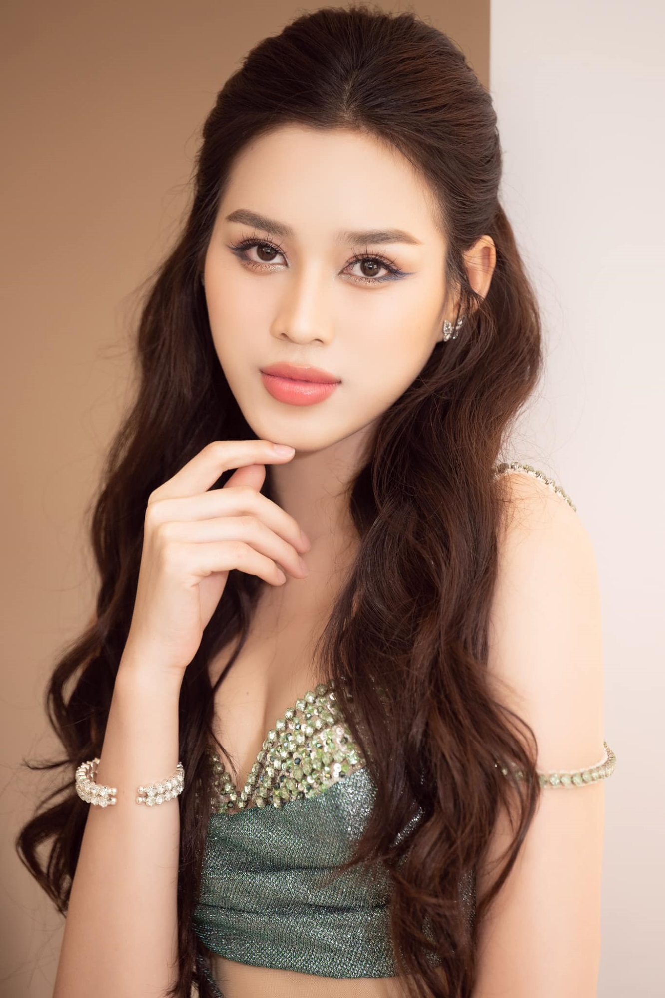 Hoa hậu Đỗ Thị Hà: Muốn làm đại gia của chính mình, chia sẻ kế hoạch sớm theo học chương trình thạc sĩ - Ảnh 7