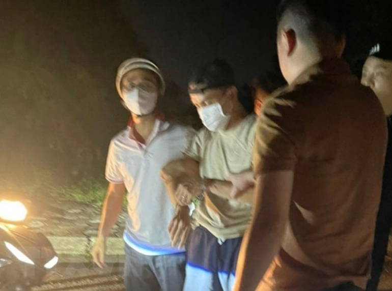 Vụ bắt cóc bé trai ở Hà Nội: Sức khỏe Thiếu tá cảnh sát bị trúng đạn hiện ra sao? - Ảnh 2