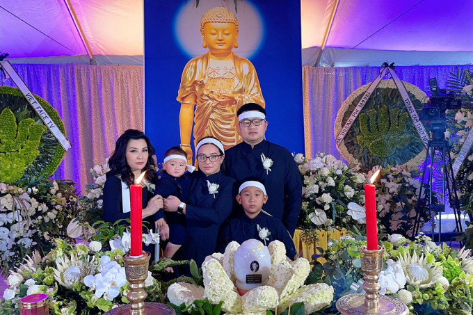 Nghẹn ngào lời hứa của con rể Phi Nhung trước bàn thờ mẹ vợ, chỉ 7 từ đã thấy rõ chân tình dành cho Wendy - Ảnh 5