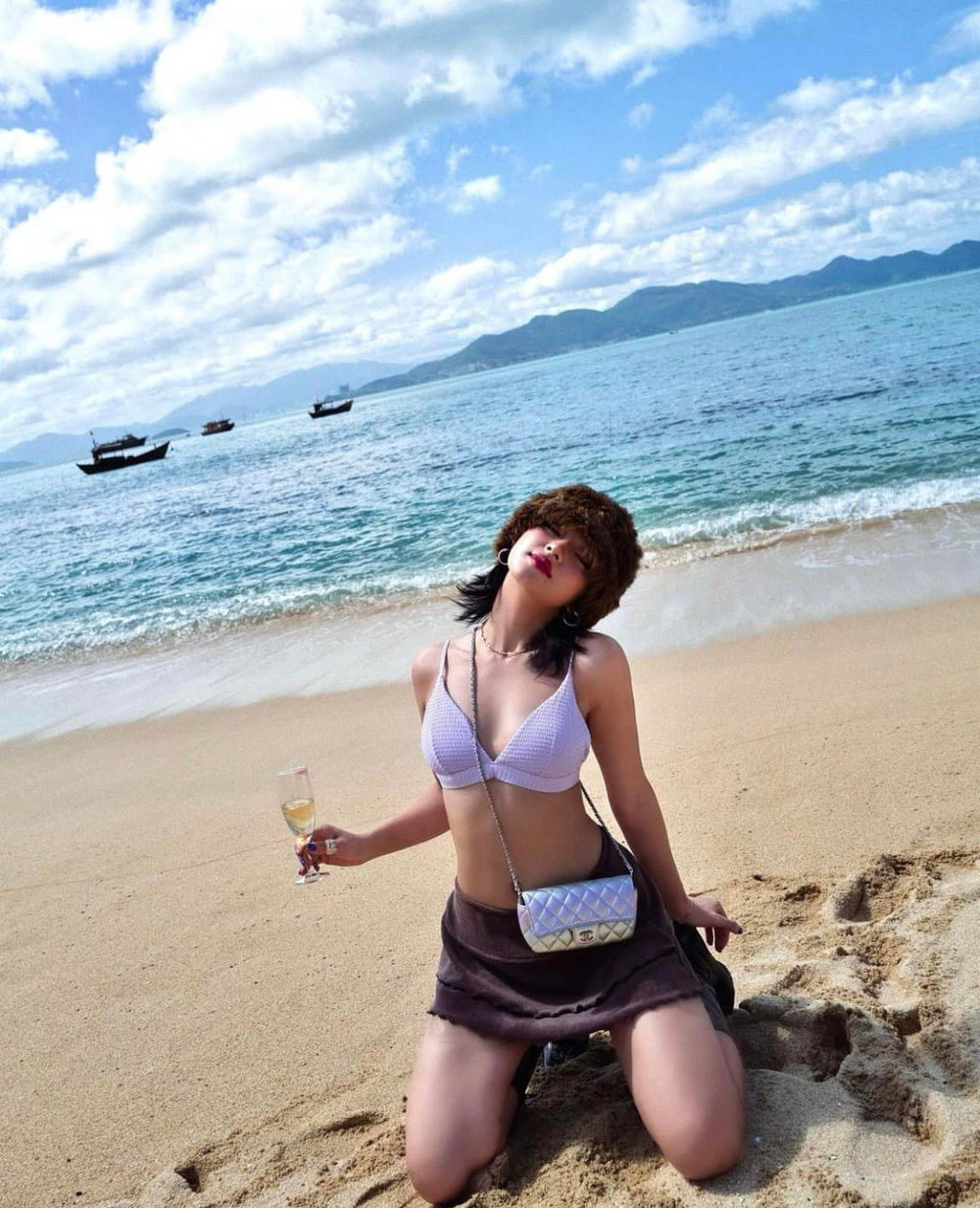 Hot girl Châu Bùi diện bikini khoe thân hình nóng bỏng cùng nhan sắc gợi cảm ở tuổi 25 - Ảnh 3