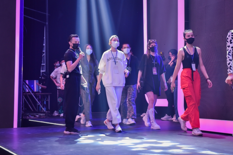 Minh Tú diện thiết kế xuyên thấu mang xu hướng thế giới của Chung Thanh Phong trong đêm ‘Gala Night Tiktok Fashup 2021’  - Ảnh 6