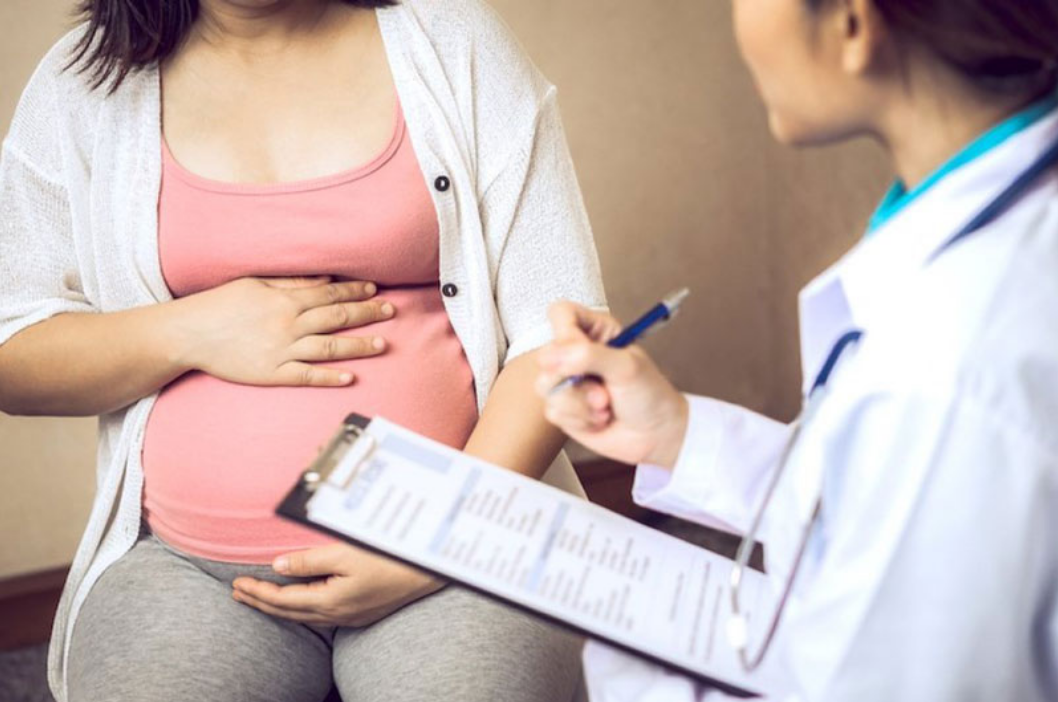 Mẹ bầu tiêm vắc-xin COVID-19 khi mang thai không ảnh hưởng đến sự phát triển thần kinh của thai nhi - Ảnh 2