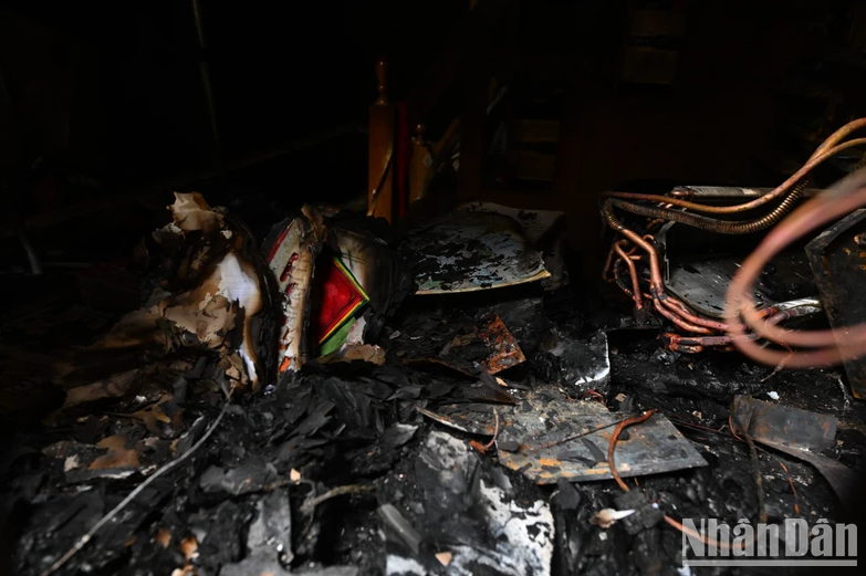 Nữ sinh viên thoát nạn trong vụ cháy ở Trung Kính vì đi chơi về muộn, bị chủ nhà khoá cổng: Chỉ 1 đêm mà khung cảnh đã tan hoang, ám đầy khói đen - Ảnh 2