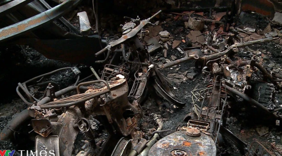 Cửa hàng sửa xe điện tại khu trọ ở Trung Kính từng vào diện nguy cơ cháy nổ cao: Lối thoát nạn duy nhất bị lửa bao trùm khiến 14 tử vong - Ảnh 2