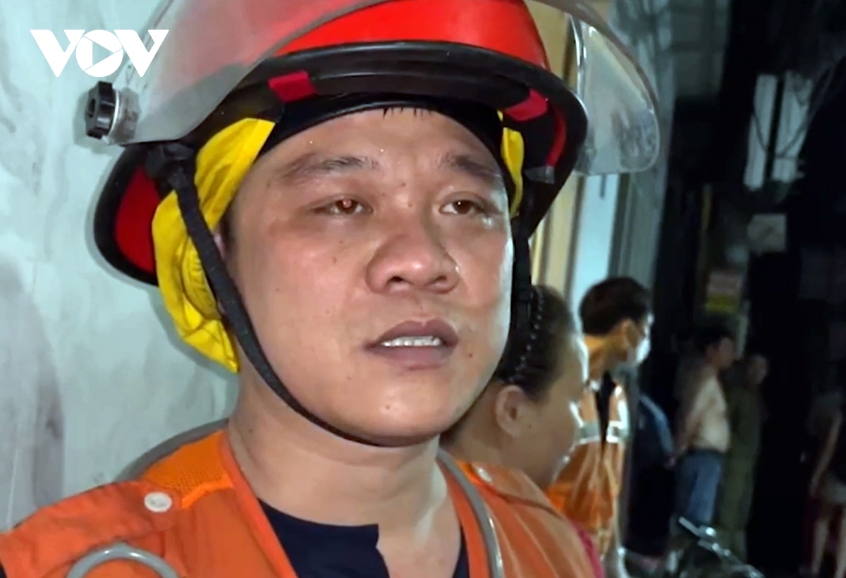 Đập tường cứu người mắc kẹt trong vụ cháy nhà trọ ở Trung Kính: Đội trưởng đội cứu hộ xót xa 'không có lối thoát nào cho các nạn nhân...' - Ảnh 2